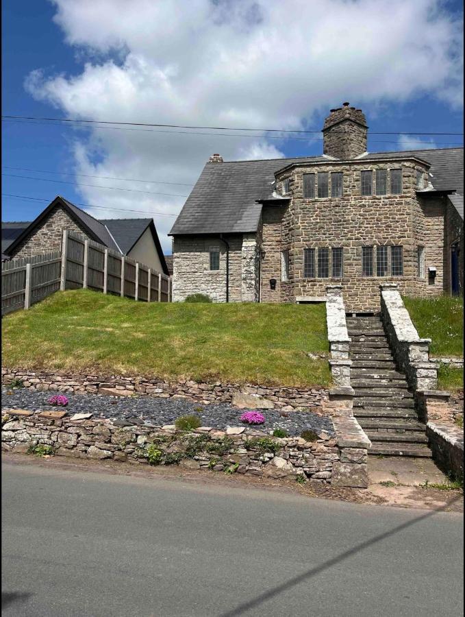 Cosy Arts & Crafts Cottage With Stunning Views Brecon Luaran gambar