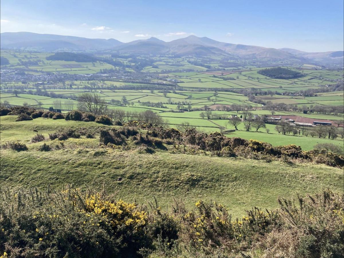 Cosy Arts & Crafts Cottage With Stunning Views Brecon Luaran gambar